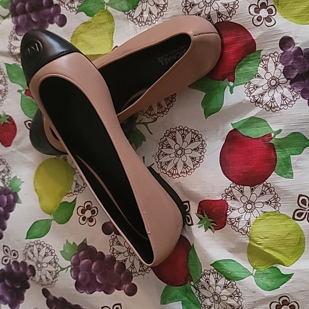 Shoes - Picture 2 of 4